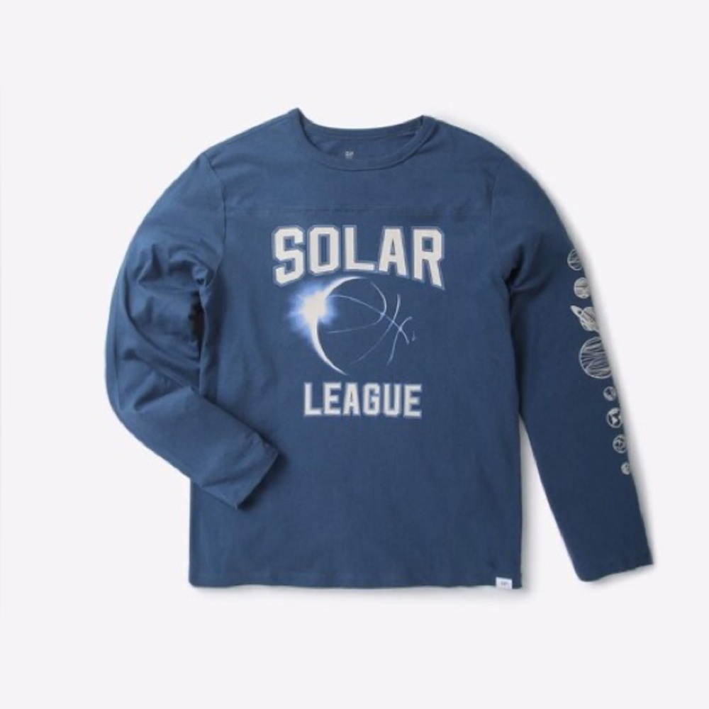 GAP solar league long sleeve graphic tee. Size M (8-9)